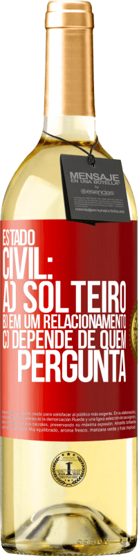 29,95 € Envio grátis | Vinho branco Edição WHITE Estado civil: a) Solteiro b) em um relacionamento c) Depende de quem pergunta Etiqueta Vermelha. Etiqueta personalizável Vinho jovem Colheita 2024 Verdejo