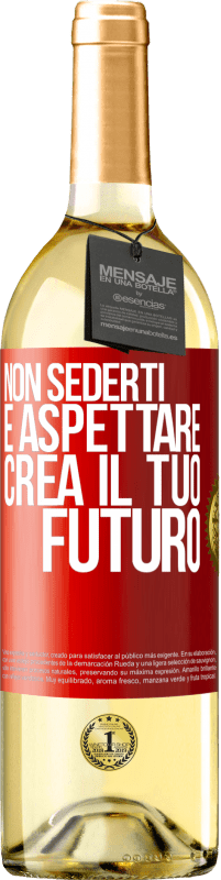 29,95 € Spedizione Gratuita | Vino bianco Edizione WHITE Non sederti e aspettare, crea il tuo futuro Etichetta Rossa. Etichetta personalizzabile Vino giovane Raccogliere 2024 Verdejo