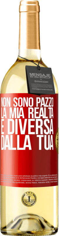 29,95 € Spedizione Gratuita | Vino bianco Edizione WHITE Non sono pazzo, la mia realtà è diversa dalla tua Etichetta Rossa. Etichetta personalizzabile Vino giovane Raccogliere 2024 Verdejo