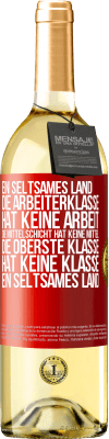 29,95 € Kostenloser Versand | Weißwein WHITE Ausgabe Ein seltsames Land: Die Arbeiterklasse hat keine Arbeit, die Mittelschicht hat keine Mittel, die oberste Klasse hat keine Klasse Rote Markierung. Anpassbares Etikett Junger Wein Ernte 2025 Verdejo