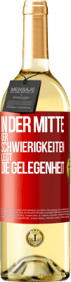 29,95 € Kostenloser Versand | Weißwein WHITE Ausgabe In der Mitte der Schwierigkeiten liegt die Gelegenheit Rote Markierung. Anpassbares Etikett Junger Wein Ernte 2024 Verdejo