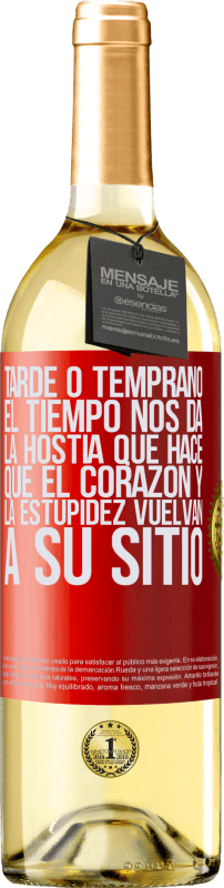 29,95 € Envío gratis | Vino Blanco Edición WHITE Tarde o temprano el tiempo nos da la hostia que hace que el corazón y la estupidez vuelvan a su sitio Etiqueta Roja. Etiqueta personalizable Vino joven Cosecha 2024 Verdejo