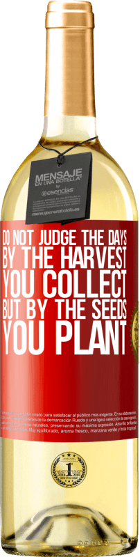 29,95 € Free Shipping | White Wine WHITE Edition Do not judge the days by the harvest you collect, but by the seeds you plant Red Label. Customizable label Young wine Harvest 2022 Verdejo