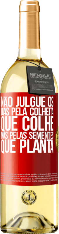 29,95 € Envio grátis | Vinho branco Edição WHITE Não julgue os dias pela colheita que colhe, mas pelas sementes que planta Etiqueta Vermelha. Etiqueta personalizável Vinho jovem Colheita 2024 Verdejo