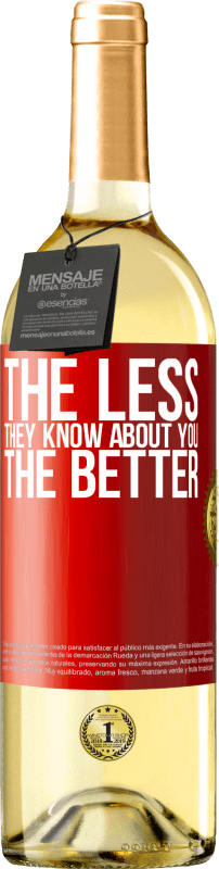 29,95 € Бесплатная доставка | Белое вино Издание WHITE Чем меньше они знают о вас, тем лучше Красная метка. Настраиваемая этикетка Молодое вино Урожай 2023 Verdejo