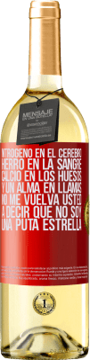 29,95 € Envío gratis | Vino Blanco Edición WHITE Nitrógeno en el cerebro, hierro en la sangre, calcio en los huesos, y un alma en llamas. No me vuelva usted a decir que no Etiqueta Roja. Etiqueta personalizable Vino joven Cosecha 2024 Verdejo