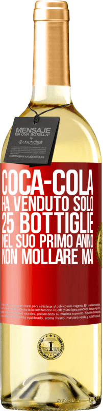 29,95 € Spedizione Gratuita | Vino bianco Edizione WHITE Coca-Cola ha venduto solo 25 bottiglie nel suo primo anno. Non mollare mai Etichetta Rossa. Etichetta personalizzabile Vino giovane Raccogliere 2023 Verdejo