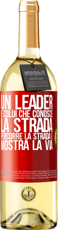 29,95 € Spedizione Gratuita | Vino bianco Edizione WHITE Un leader è colui che conosce la strada, percorre la strada e mostra la via Etichetta Rossa. Etichetta personalizzabile Vino giovane Raccogliere 2024 Verdejo