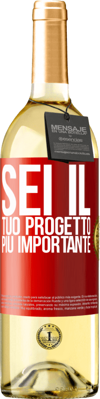 29,95 € Spedizione Gratuita | Vino bianco Edizione WHITE Sei il tuo progetto più importante Etichetta Rossa. Etichetta personalizzabile Vino giovane Raccogliere 2024 Verdejo