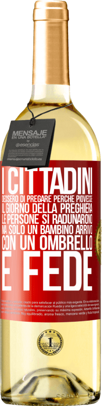 29,95 € Spedizione Gratuita | Vino bianco Edizione WHITE I cittadini decisero di pregare perché piovesse. Il giorno della preghiera, le persone si radunarono, ma solo un bambino Etichetta Rossa. Etichetta personalizzabile Vino giovane Raccogliere 2024 Verdejo