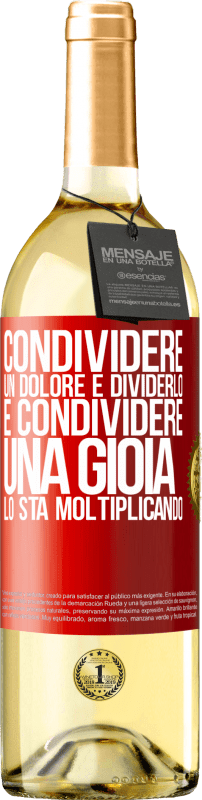 29,95 € Spedizione Gratuita | Vino bianco Edizione WHITE Condividere un dolore è dividerlo e condividere una gioia lo sta moltiplicando Etichetta Rossa. Etichetta personalizzabile Vino giovane Raccogliere 2024 Verdejo