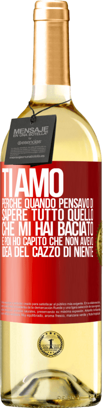 29,95 € Spedizione Gratuita | Vino bianco Edizione WHITE TI AMO Perché quando pensavo di sapere tutto quello che mi hai baciato. E poi ho capito che non avevo idea del cazzo di Etichetta Rossa. Etichetta personalizzabile Vino giovane Raccogliere 2024 Verdejo