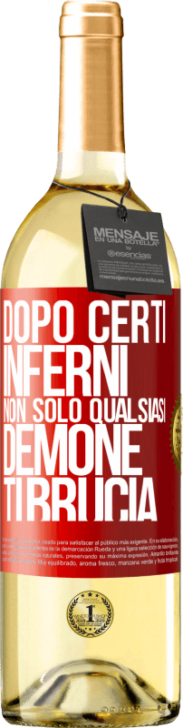 29,95 € Spedizione Gratuita | Vino bianco Edizione WHITE Dopo certi inferni, non solo qualsiasi demone ti brucia Etichetta Rossa. Etichetta personalizzabile Vino giovane Raccogliere 2024 Verdejo