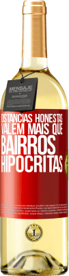 29,95 € Envio grátis | Vinho branco Edição WHITE Distâncias honestas valem mais que bairros hipócritas Etiqueta Vermelha. Etiqueta personalizável Vinho jovem Colheita 2024 Verdejo