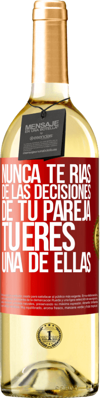 29,95 € Envío gratis | Vino Blanco Edición WHITE Nunca te rías de las decisiones de tu pareja. Tú eres una de ellas Etiqueta Roja. Etiqueta personalizable Vino joven Cosecha 2025 Verdejo