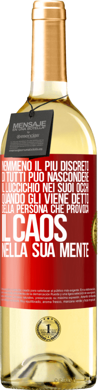 29,95 € Spedizione Gratuita | Vino bianco Edizione WHITE Nemmeno il più discreto di tutti può nascondere il luccichio nei suoi occhi quando gli viene detto della persona che provoca Etichetta Rossa. Etichetta personalizzabile Vino giovane Raccogliere 2024 Verdejo