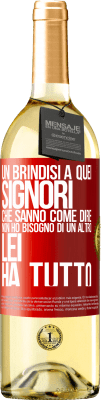 29,95 € Spedizione Gratuita | Vino bianco Edizione WHITE Un brindisi a quei signori che sanno come dire Non ho bisogno di un altro, lei ha tutto Etichetta Rossa. Etichetta personalizzabile Vino giovane Raccogliere 2025 Verdejo
