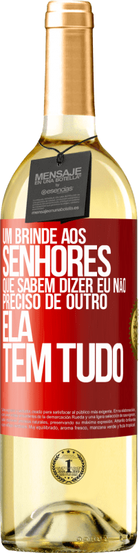 29,95 € Envio grátis | Vinho branco Edição WHITE Um brinde aos senhores que sabem dizer eu não preciso de outro, ela tem tudo Etiqueta Vermelha. Etiqueta personalizável Vinho jovem Colheita 2024 Verdejo