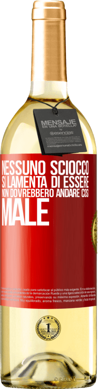 29,95 € Spedizione Gratuita | Vino bianco Edizione WHITE Nessuno sciocco si lamenta di essere. Non dovrebbero andare così male Etichetta Rossa. Etichetta personalizzabile Vino giovane Raccogliere 2024 Verdejo