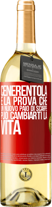 29,95 € Spedizione Gratuita | Vino bianco Edizione WHITE Cenerentola è la prova che un nuovo paio di scarpe può cambiarti la vita Etichetta Rossa. Etichetta personalizzabile Vino giovane Raccogliere 2024 Verdejo