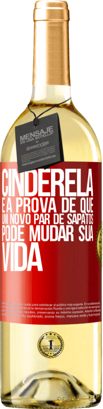 29,95 € Envio grátis | Vinho branco Edição WHITE Cinderela é a prova de que um novo par de sapatos pode mudar sua vida Etiqueta Vermelha. Etiqueta personalizável Vinho jovem Colheita 2024 Verdejo