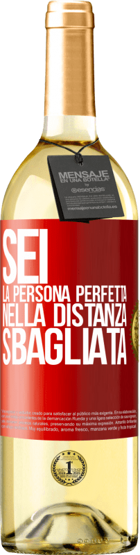 29,95 € Spedizione Gratuita | Vino bianco Edizione WHITE Sei la persona perfetta nella distanza sbagliata Etichetta Rossa. Etichetta personalizzabile Vino giovane Raccogliere 2024 Verdejo