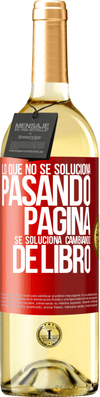 29,95 € Envío gratis | Vino Blanco Edición WHITE Lo que no se soluciona pasando página, se soluciona cambiando de libro Etiqueta Roja. Etiqueta personalizable Vino joven Cosecha 2024 Verdejo