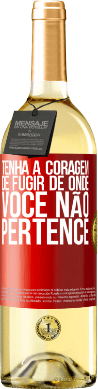 29,95 € Envio grátis | Vinho branco Edição WHITE Tenha a coragem de fugir de onde você não pertence Etiqueta Vermelha. Etiqueta personalizável Vinho jovem Colheita 2024 Verdejo