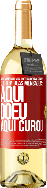 29,95 € Envio grátis | Vinho branco Edição WHITE Adoro a ambivalência poética de uma cicatriz, que tem duas mensagens: aqui doeu, aqui curou Etiqueta Vermelha. Etiqueta personalizável Vinho jovem Colheita 2024 Verdejo