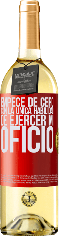 29,95 € Envío gratis | Vino Blanco Edición WHITE Empecé de cero, con la única habilidad de ejercer mi oficio Etiqueta Roja. Etiqueta personalizable Vino joven Cosecha 2023 Verdejo
