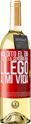 29,95 € Envío gratis | Vino Blanco Edición WHITE Maldito el día en que la sensibilidad llegó a mi vida Etiqueta Roja. Etiqueta personalizable Vino joven Cosecha 2023 Verdejo