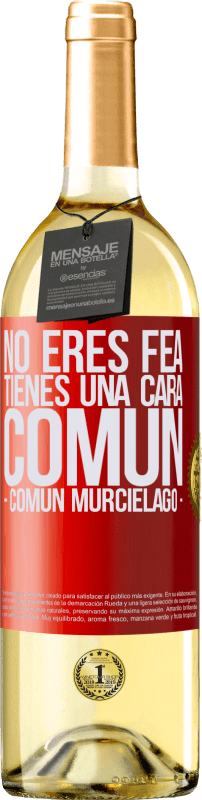 29,95 € Envío gratis | Vino Blanco Edición WHITE No eres fea, tienes una cara común (común murciélago) Etiqueta Roja. Etiqueta personalizable Vino joven Cosecha 2025 Verdejo