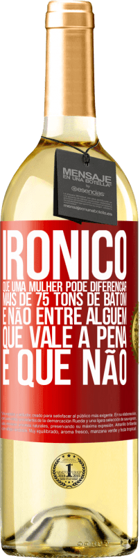 29,95 € Envio grátis | Vinho branco Edição WHITE Irônico Que uma mulher pode diferenciar mais de 75 tons de batom e não entre alguém que vale a pena e que não Etiqueta Vermelha. Etiqueta personalizável Vinho jovem Colheita 2024 Verdejo