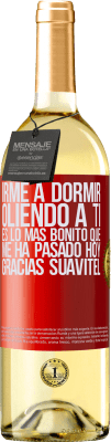 29,95 € Envío gratis | Vino Blanco Edición WHITE Irme a dormir oliendo a ti es lo más bonito que me ha pasado hoy. Gracias Suavitel Etiqueta Roja. Etiqueta personalizable Vino joven Cosecha 2025 Verdejo