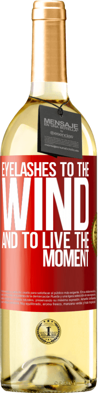 29,95 € 送料無料 | 白ワイン WHITEエディション 風へのまつげとその瞬間に生きる 赤いタグ. カスタマイズ可能なラベル 若いワイン 収穫 2023 Verdejo