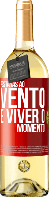 29,95 € Envio grátis | Vinho branco Edição WHITE Pestanas ao vento e viver o momento Etiqueta Vermelha. Etiqueta personalizável Vinho jovem Colheita 2023 Verdejo