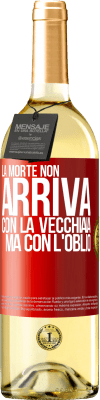 29,95 € Spedizione Gratuita | Vino bianco Edizione WHITE La morte non arriva con la vecchiaia, ma con l'oblio Etichetta Rossa. Etichetta personalizzabile Vino giovane Raccogliere 2023 Verdejo