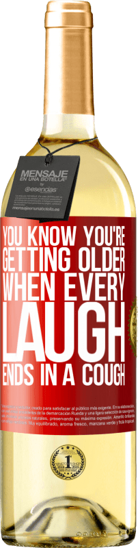 29,95 € Бесплатная доставка | Белое вино Издание WHITE Вы знаете, что становитесь старше, когда каждый смех заканчивается кашлем Красная метка. Настраиваемая этикетка Молодое вино Урожай 2023 Verdejo