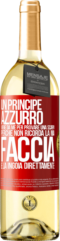 29,95 € Spedizione Gratuita | Vino bianco Edizione WHITE Un principe azzurro viene da me per provare una scarpa perché non ricorda la mia faccia e la ingoia direttamente Etichetta Rossa. Etichetta personalizzabile Vino giovane Raccogliere 2023 Verdejo