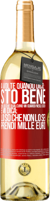 29,95 € Spedizione Gratuita | Vino bianco Edizione WHITE A volte quando dico: sto bene, voglio che qualcuno mi guardi negli occhi e mi dica: lo so che non lo sei, prendi mille euro Etichetta Rossa. Etichetta personalizzabile Vino giovane Raccogliere 2025 Verdejo