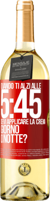 29,95 € Spedizione Gratuita | Vino bianco Edizione WHITE Quando ti alzi alle 5:45, devi applicare la crema giorno o notte? Etichetta Rossa. Etichetta personalizzabile Vino giovane Raccogliere 2023 Verdejo