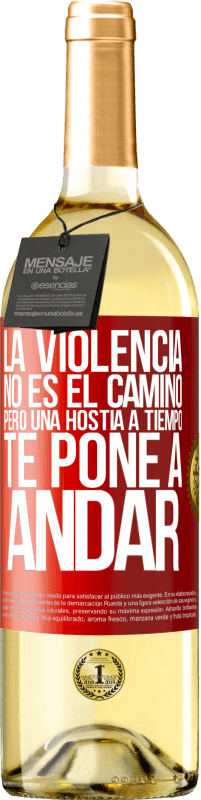 29,95 € Envío gratis | Vino Blanco Edición WHITE La violencia no es el camino, pero una hostia a tiempo te pone a andar Etiqueta Roja. Etiqueta personalizable Vino joven Cosecha 2024 Verdejo