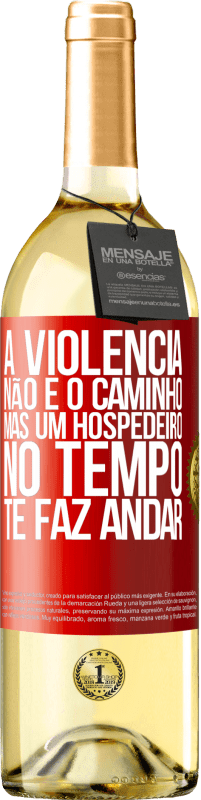 29,95 € Envio grátis | Vinho branco Edição WHITE A violência não é o caminho, mas um hospedeiro no tempo te faz andar Etiqueta Vermelha. Etiqueta personalizável Vinho jovem Colheita 2023 Verdejo