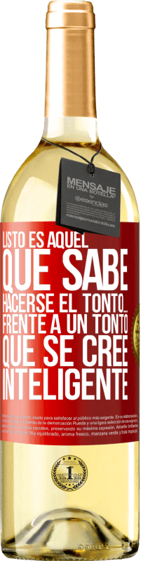 29,95 € Envío gratis | Vino Blanco Edición WHITE Listo es aquel que sabe hacerse el tonto… frente a un tonto que se cree inteligente Etiqueta Roja. Etiqueta personalizable Vino joven Cosecha 2023 Verdejo