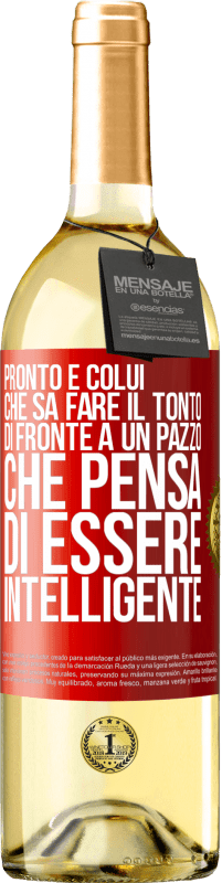 29,95 € Spedizione Gratuita | Vino bianco Edizione WHITE Pronto è colui che sa fare il tonto ... di fronte a un pazzo che pensa di essere intelligente Etichetta Rossa. Etichetta personalizzabile Vino giovane Raccogliere 2023 Verdejo