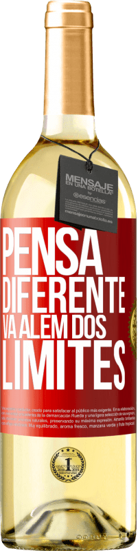 29,95 € Envio grátis | Vinho branco Edição WHITE Pensa diferente. Vá além dos limites Etiqueta Vermelha. Etiqueta personalizável Vinho jovem Colheita 2024 Verdejo