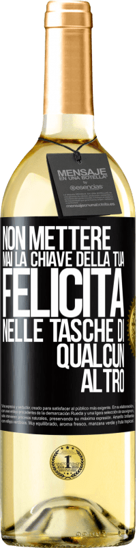 29,95 € Spedizione Gratuita | Vino bianco Edizione WHITE Non mettere mai la chiave della tua felicità nelle tasche di qualcun altro Etichetta Nera. Etichetta personalizzabile Vino giovane Raccogliere 2024 Verdejo