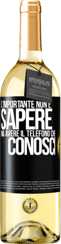 29,95 € Spedizione Gratuita | Vino bianco Edizione WHITE L'importante non è sapere, ma avere il telefono che conosci Etichetta Nera. Etichetta personalizzabile Vino giovane Raccogliere 2024 Verdejo