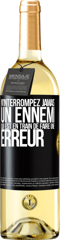 29,95 € Envoi gratuit | Vin blanc Édition WHITE N'interrompez jamais un ennemi qui est en train de faire une erreur Étiquette Noire. Étiquette personnalisable Vin jeune Récolte 2024 Verdejo