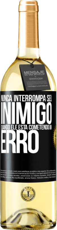 29,95 € Envio grátis | Vinho branco Edição WHITE Nunca interrompa seu inimigo quando ele está cometendo um erro Etiqueta Preta. Etiqueta personalizável Vinho jovem Colheita 2024 Verdejo